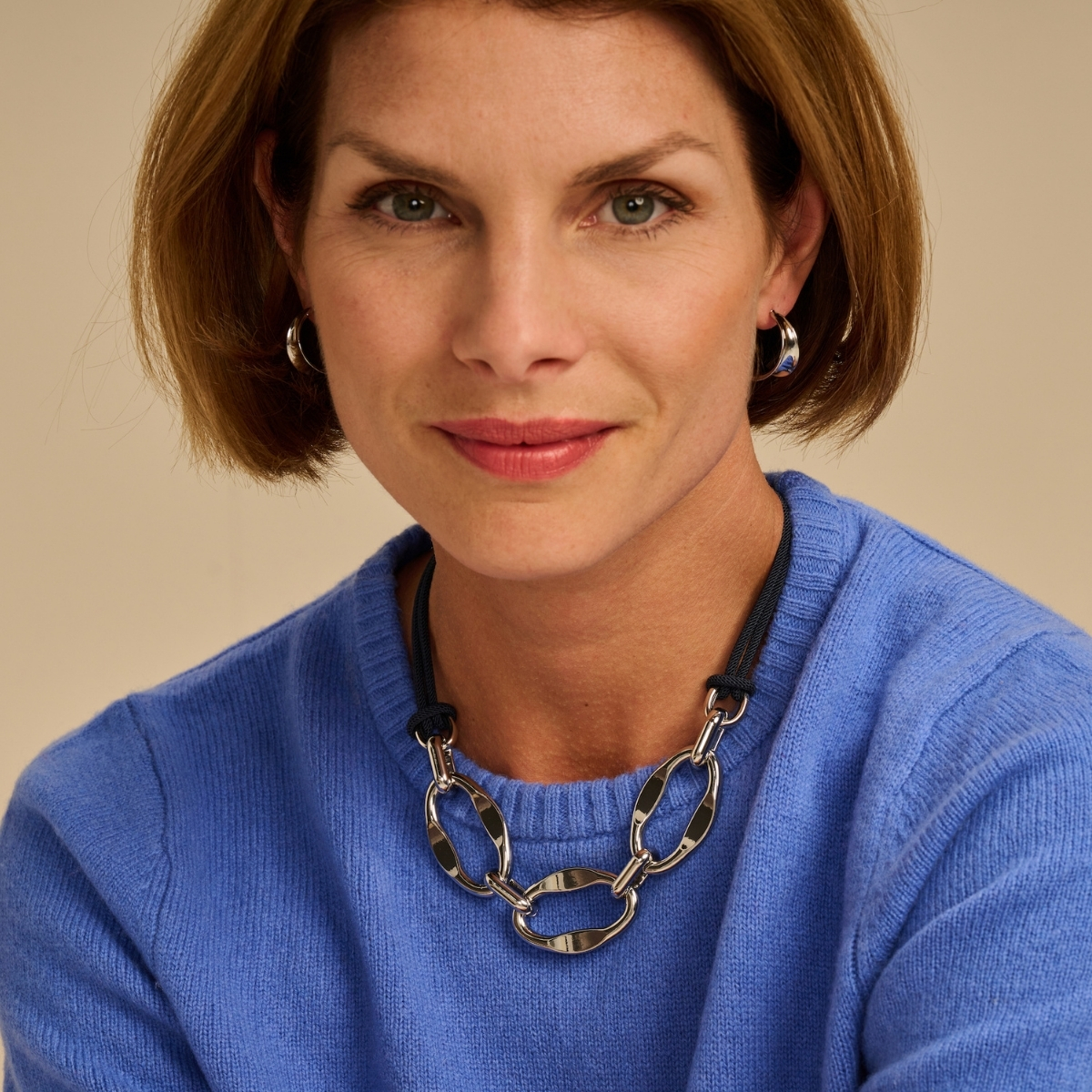 model2-77938047-DURU-HALSKETTING-ZILVERKLEURIG_77938990-DOB97-OORBELLEN-ZILVERKLEURIG